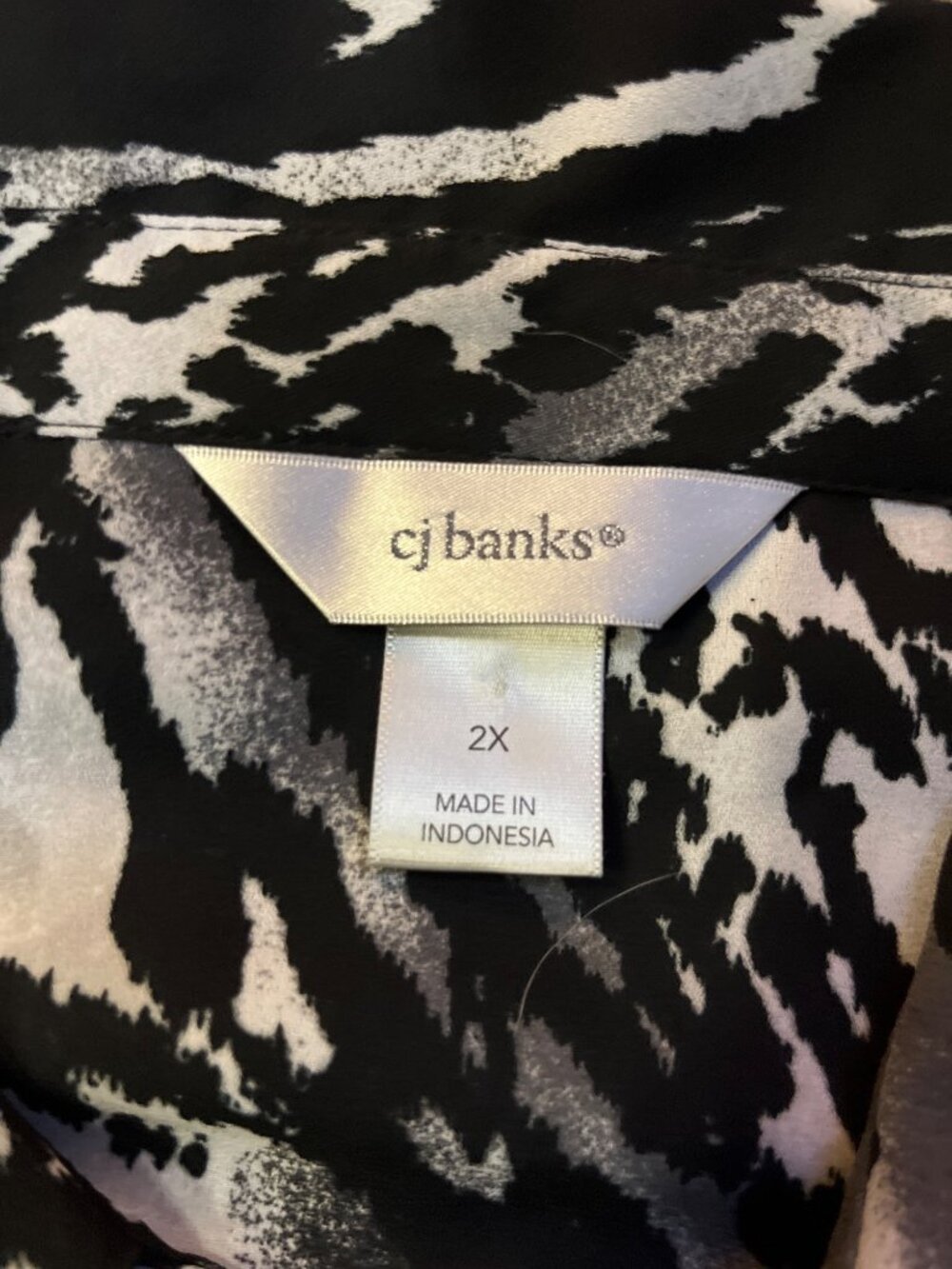 CJ Banks Blouse 2X Plus Animal Print Black White Button Down Used Convertible Ar - Picture 6 of 12